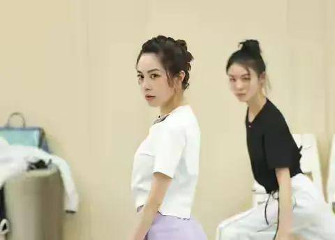 oppo手机微信分身怎么弄:徐怀钰划水遭批，经纪人道歉，尴尬了
